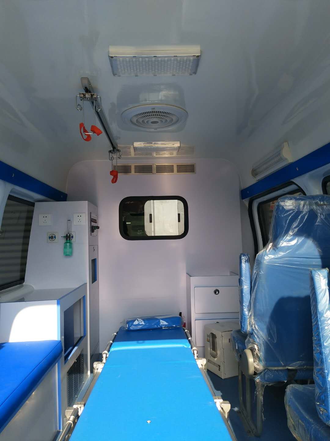 福特新世代V348短轴中顶型救护车